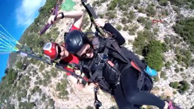 Alanya Kadınlar Günü'nü Havada Kutladılar