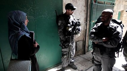 Jérusalem: une Palestinienne tente de poignarder des policiers