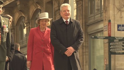 Le président allemand Joachim Gauck devant la tombe du Soldat inconnu à Bruxelles