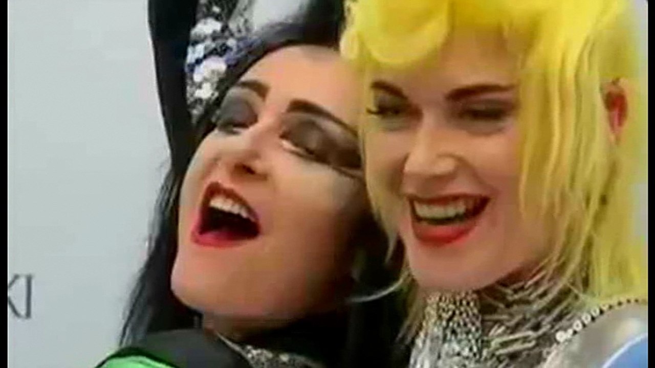 SIOUXSIE SIOUX with PAM HOGG – Scottish Fashion Awards 2009 (Stirling Castle, 21 June 2009)