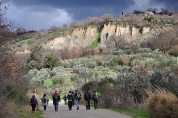 DOM.06-03-16: VIDEO E PRESENTAZIONE FOTO DEL TREKKING DA ALVIANO AI CALANCHI DEL PAESE DI GUARDEA IN UMBRIA