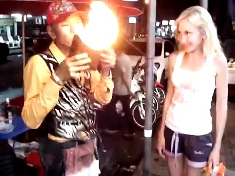 Нереальный уличный фокусник