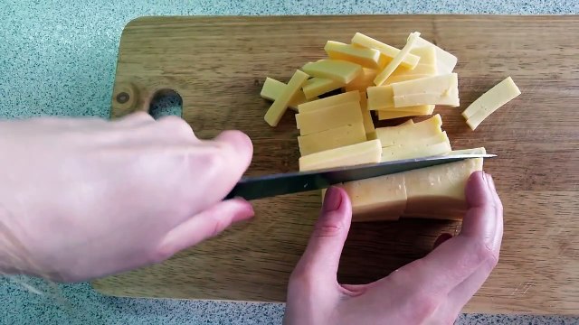 Простой и вкусный салат с ветчиной, сыром и грибами - рецепт