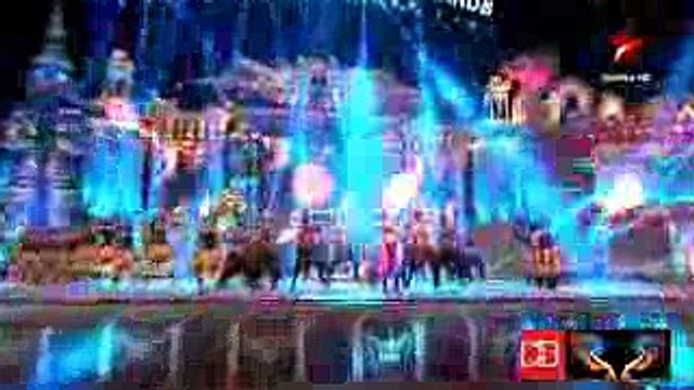 Elli Avram 'Hot Afghan Jalebi' Performance - BIG Star Entertainment Awards 2015_low