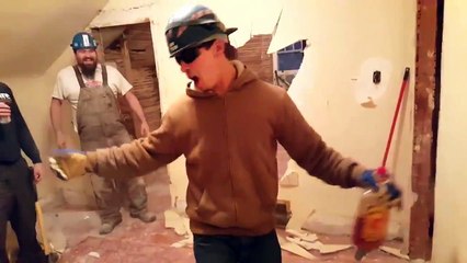 Steve je t'ai déjà dit de ne pas boire sur le chantier !