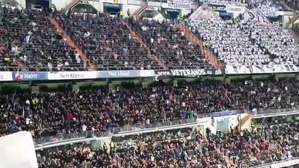 Tutto il Bernabeu si alza per applaudire Totti