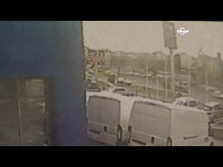 Başkent'teki otobüs kazası, güvenlik kamerasına yansıdı