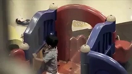 Asnjeher mos i leni vetem femijet tuaj !! Prinderit duhet ta shikoni patjeter kete video ...