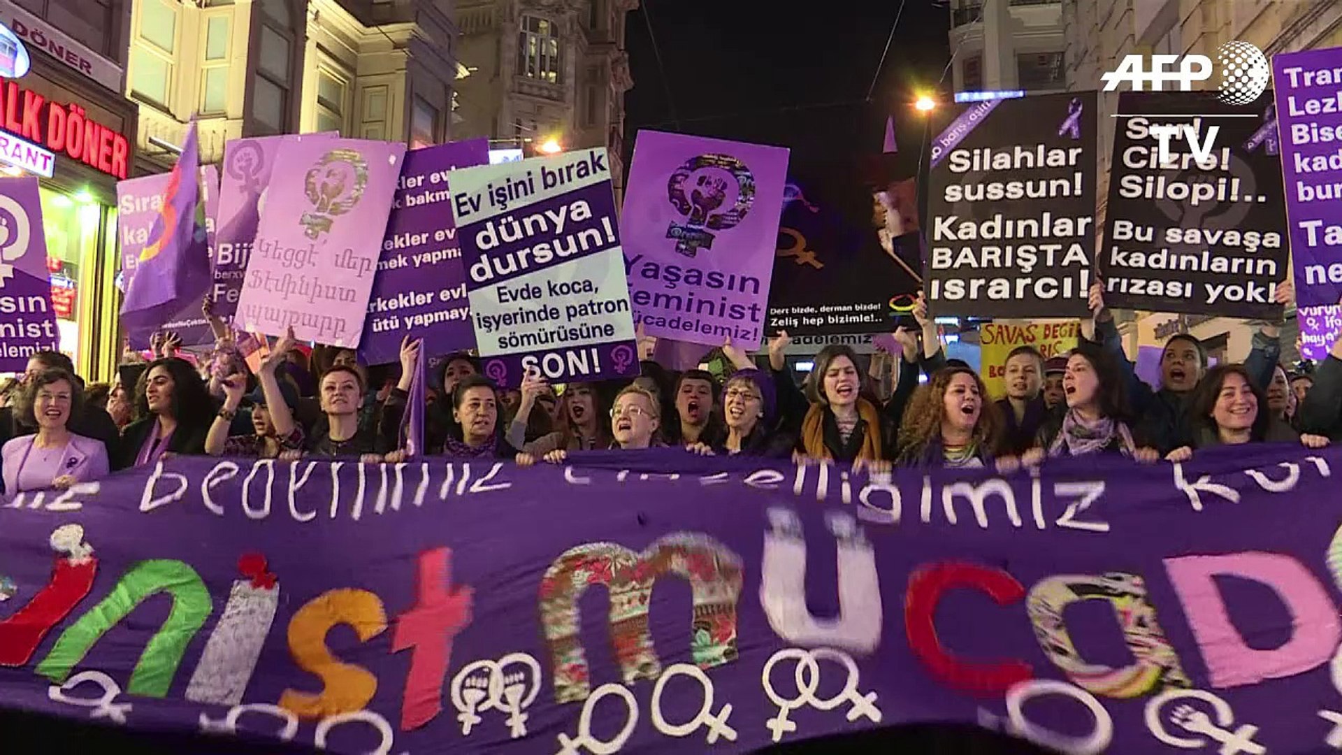 Turcas exigen un alto a la violencia de género