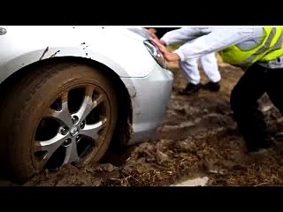 German town pulls ‘Mossad agents’ car’ out of mud, wants Israel to reimburse (1024p FULL HD)