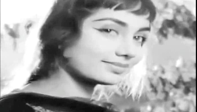 Mujhe dekh ker aapka muskurana mohabbat nahin hai to phir aur kya hai=Ek Musafir Ek Hasina 1962