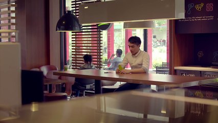 Comercial de McCafé muestra a chico saliendo del clóset
