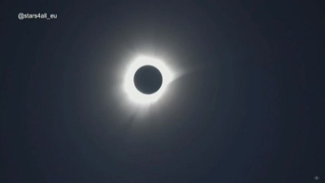 Indonesia asiste al único eclipse total de sol de este año