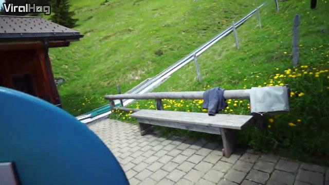 Un toboggan vertigineux dans un décor exceptionnel dans les Alpes suisses