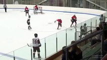 Un hockeyeur se venger d'une grosse charge de son adversaire! Oups raté