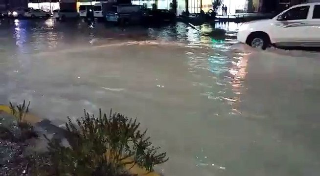 in uae rain watch the Roads Abu Dhabi 09 March 2016