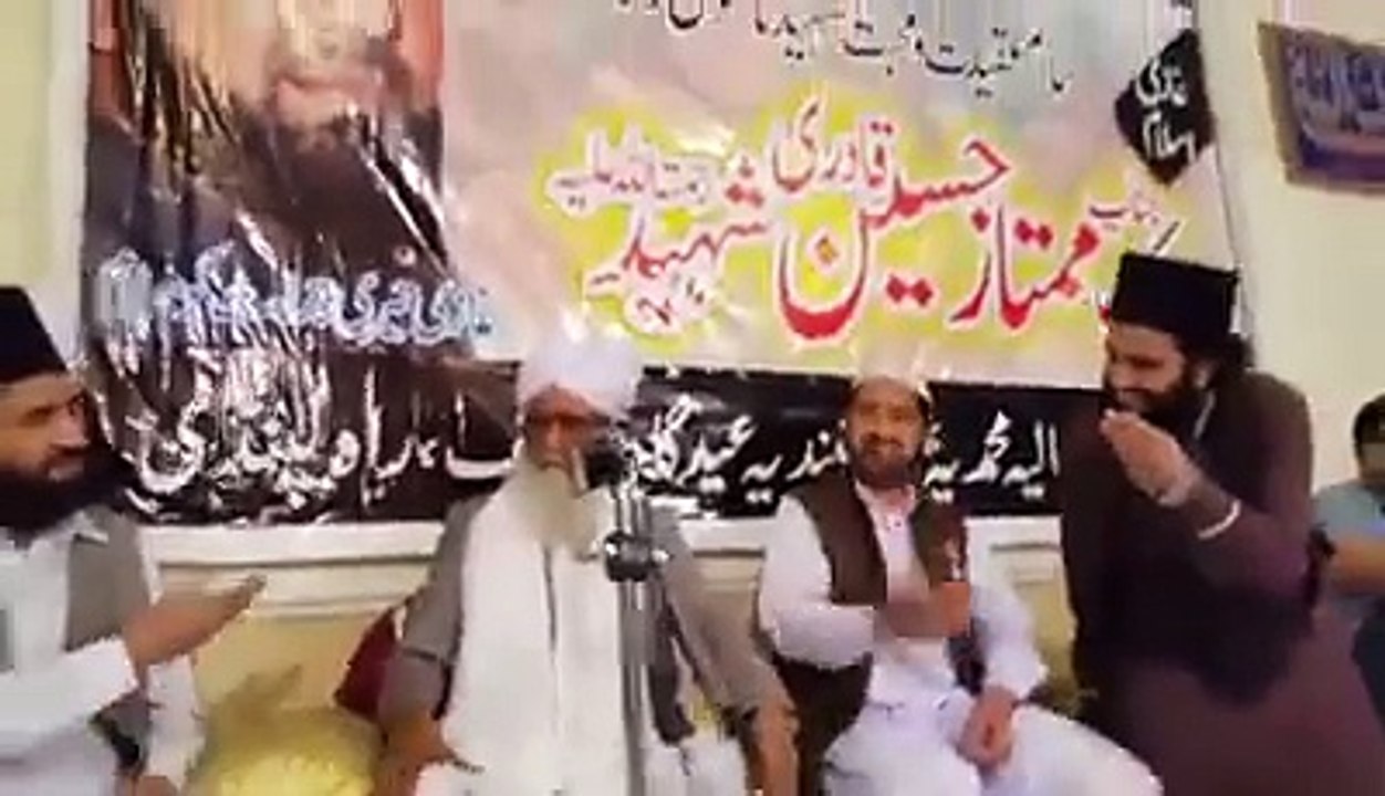 After Watching The Janaza Of Mumtaz Qadri HE Accepts ISLAM