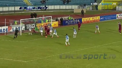 Ce goal réalise 4 arrêts en 5 secondes