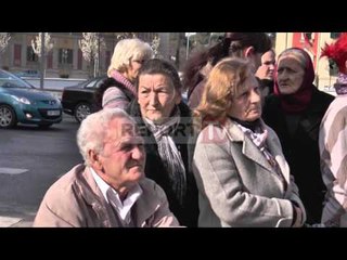 Report TV - Banorët e "Trenit": Bashkia të na ndërtojë pallat, pastaj lëmë banesat