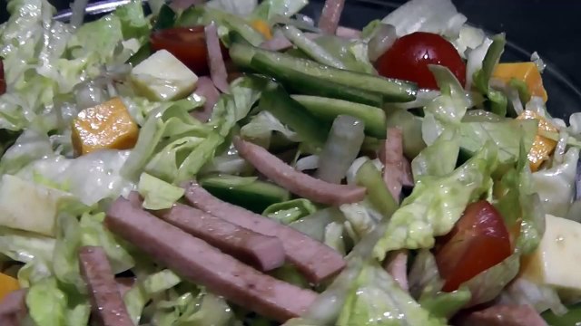 Быстрый салат. Приготовить сможет каждый