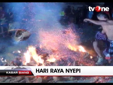 Sambut Hari Nyepi, Warga Gelar Ritual Perang Api