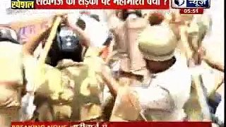 BJP workers protest against SP govt in Lucknow, clash with police