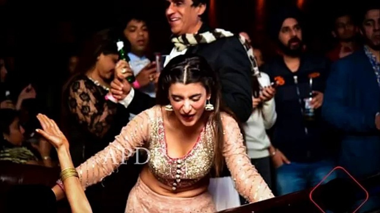 Urwa Hocane Dancing Drinking & Partying Spotted At Indian Night club