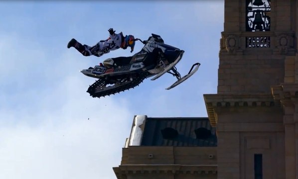 Arsouille citadine en Moto Neige