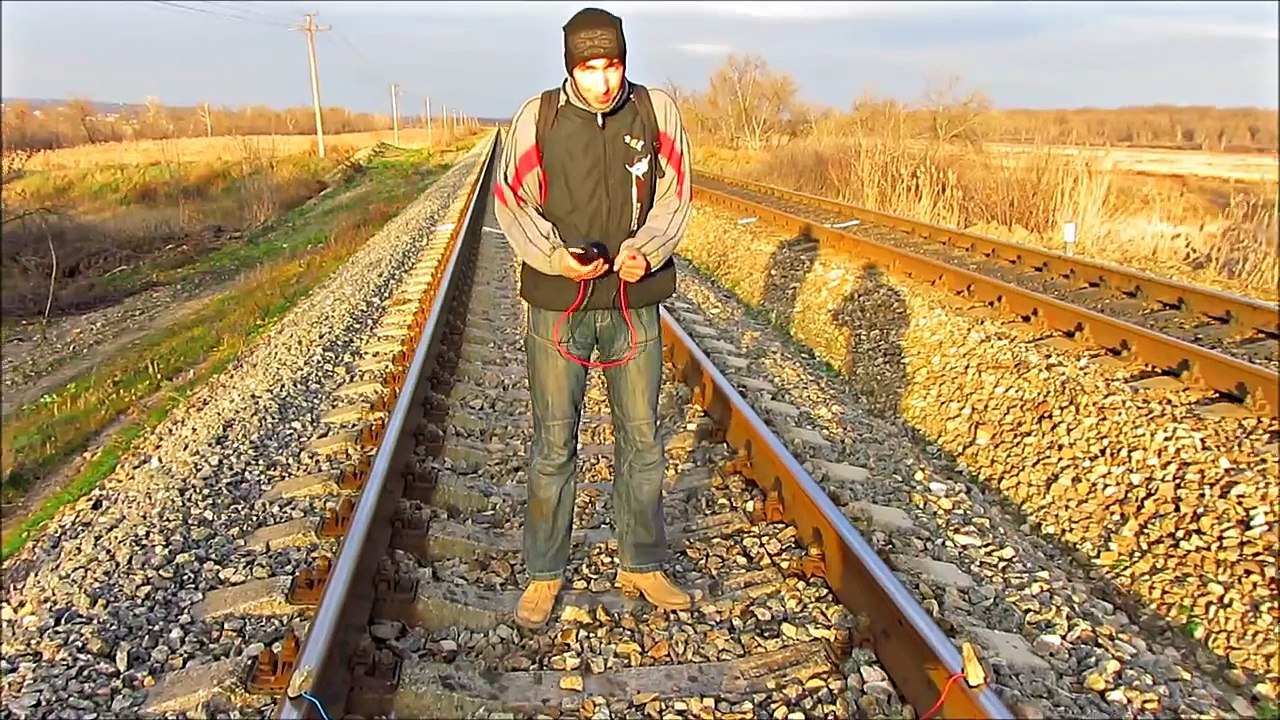 How to charge a phone from the rail tracks