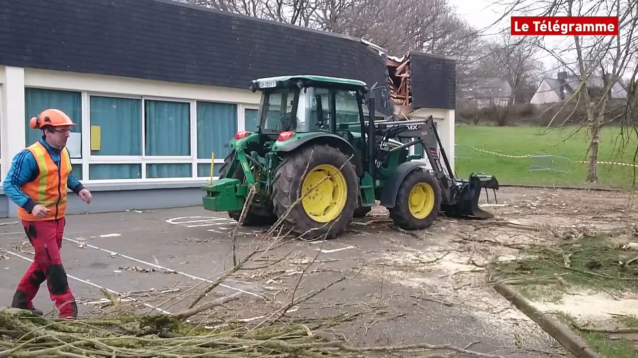 Lannion. Un arbre s'abat sur une classe d'Ar Santé