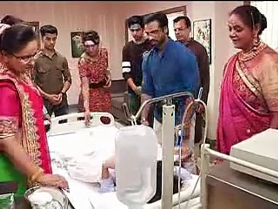 Saath Nibhana Saathiya 9th March 2016 Gopi ki jaan bachane ke liye Meera ne Bhagvan ke Samne Bahaye Aanso