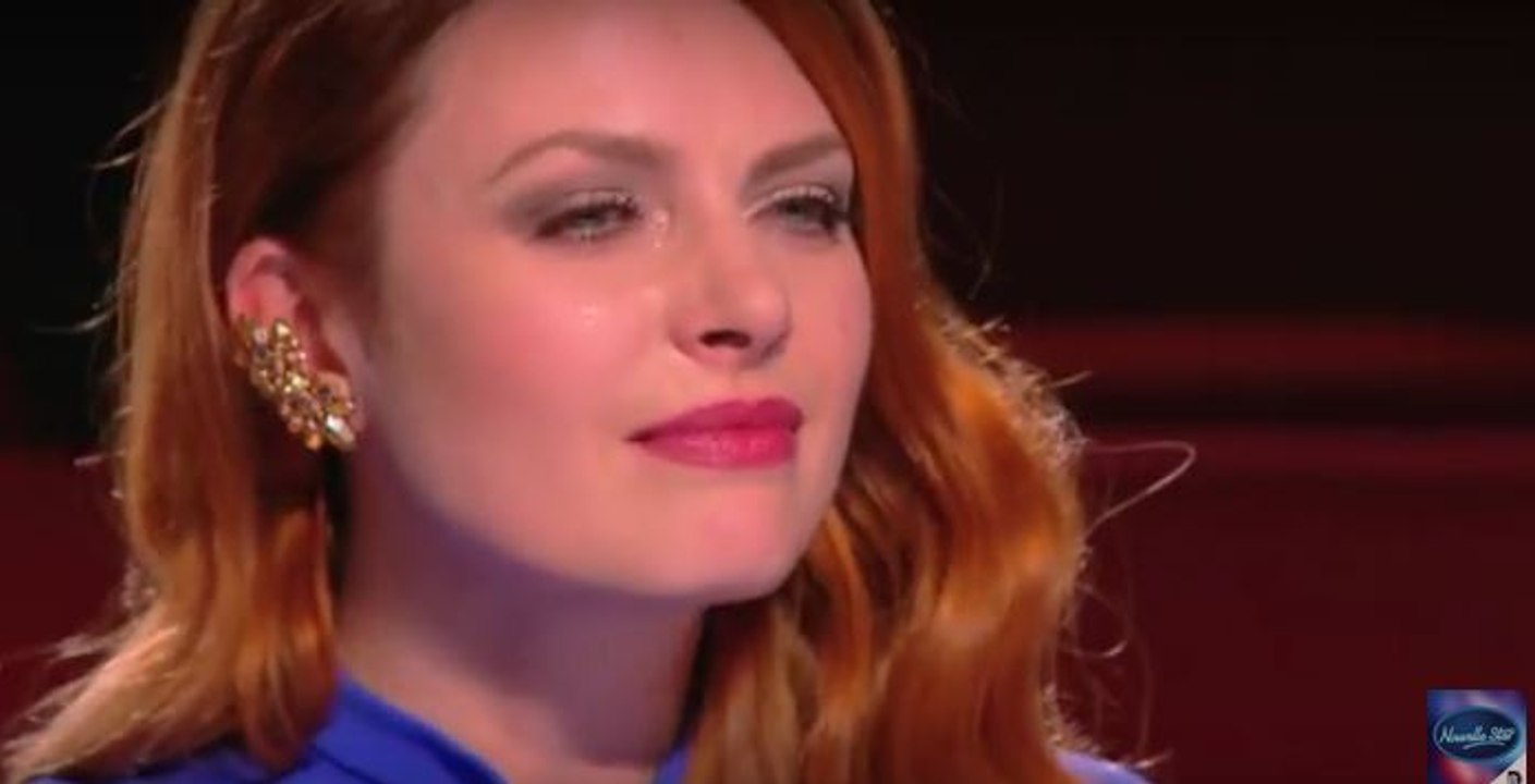 Elodie Frégé en larmes