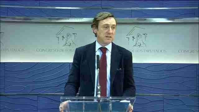 Hernando: No estamos por el menage a trois sino por relaciones más estables y duraderas