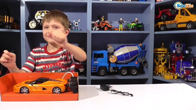 ✔ Машинки для детей. Гоночная машина Феррари. Видео для мальчиков. Игорек открывает новую игрушку ✔