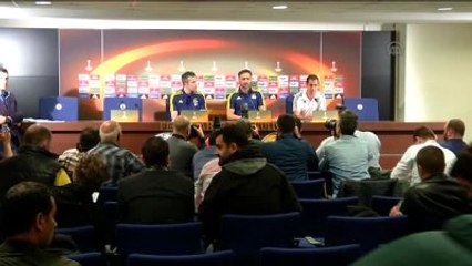 Fenerbahçeli Futbolcu Van Persie Basın Toplantısı Düzenledi (1)