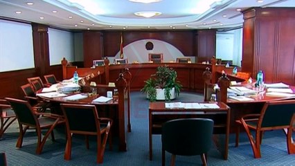 Kushtetuesja nuk heq dorë nga ligji për falje