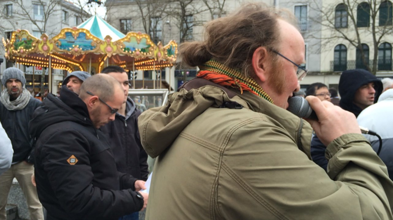 Projet El Khomri: étudiants et lycéens dans la rue