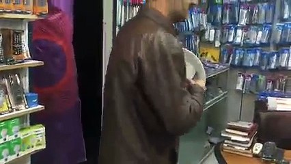 Köksal Babanın çaycı kenan'ın sırtında sopa kırması