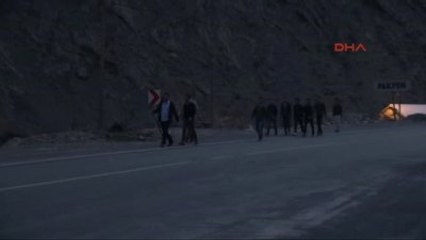 Hakkari Topun Peşinden Koşan Hamza, Zap Deresi'ne Düşüp Kayboldu
