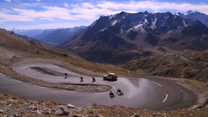 Descente du col du Galibier en Longboard et 2CV