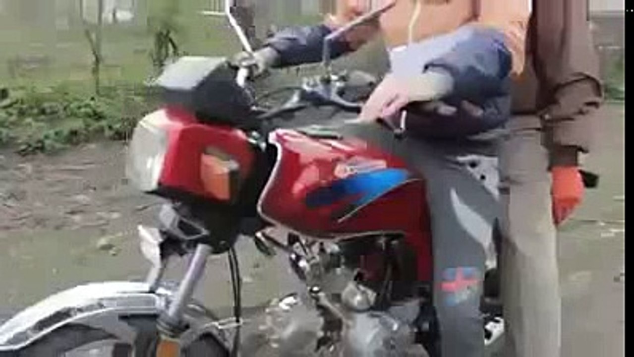 Kuriyan Nu Bike Chaloni Nai Auni -[WhatsappJatt.Com]