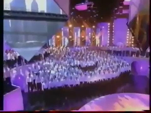 Renaud et les 500 choristes