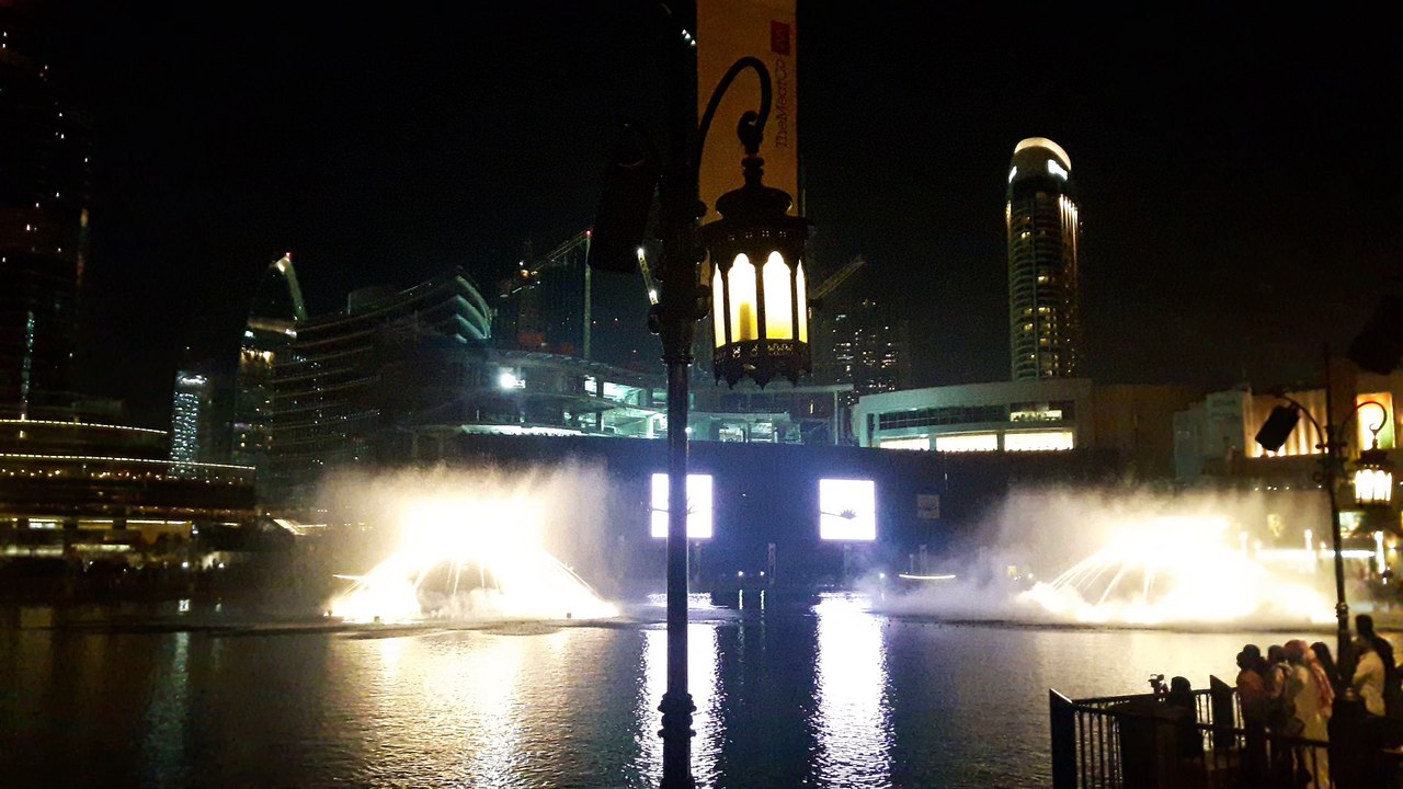 Fontänen am Burj Khalifa  -  'Time to say Good Bye'