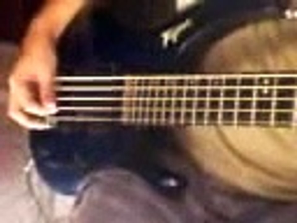 lucas bass testando cordas novas..