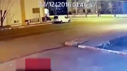 Cámara De Seguridad Capta A Supuesto 'Extraterrestre'