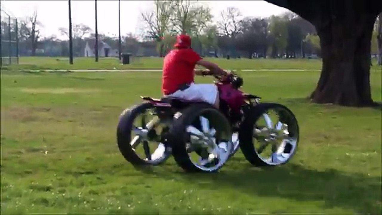 Un quad avec des jantes de voitures de 28 pouces....