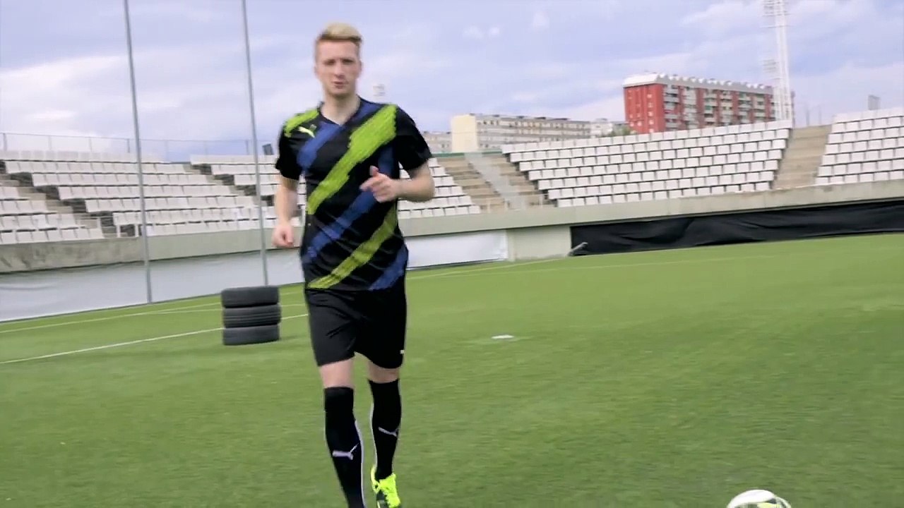 Marco Reus Awesome Blind Skills