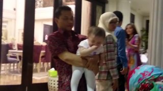 Video Lucu Arsy, Ayah Anang Geregetan Arsy Kesakitan ngomong auw auw hihihi Lucu~ 03 Juli
