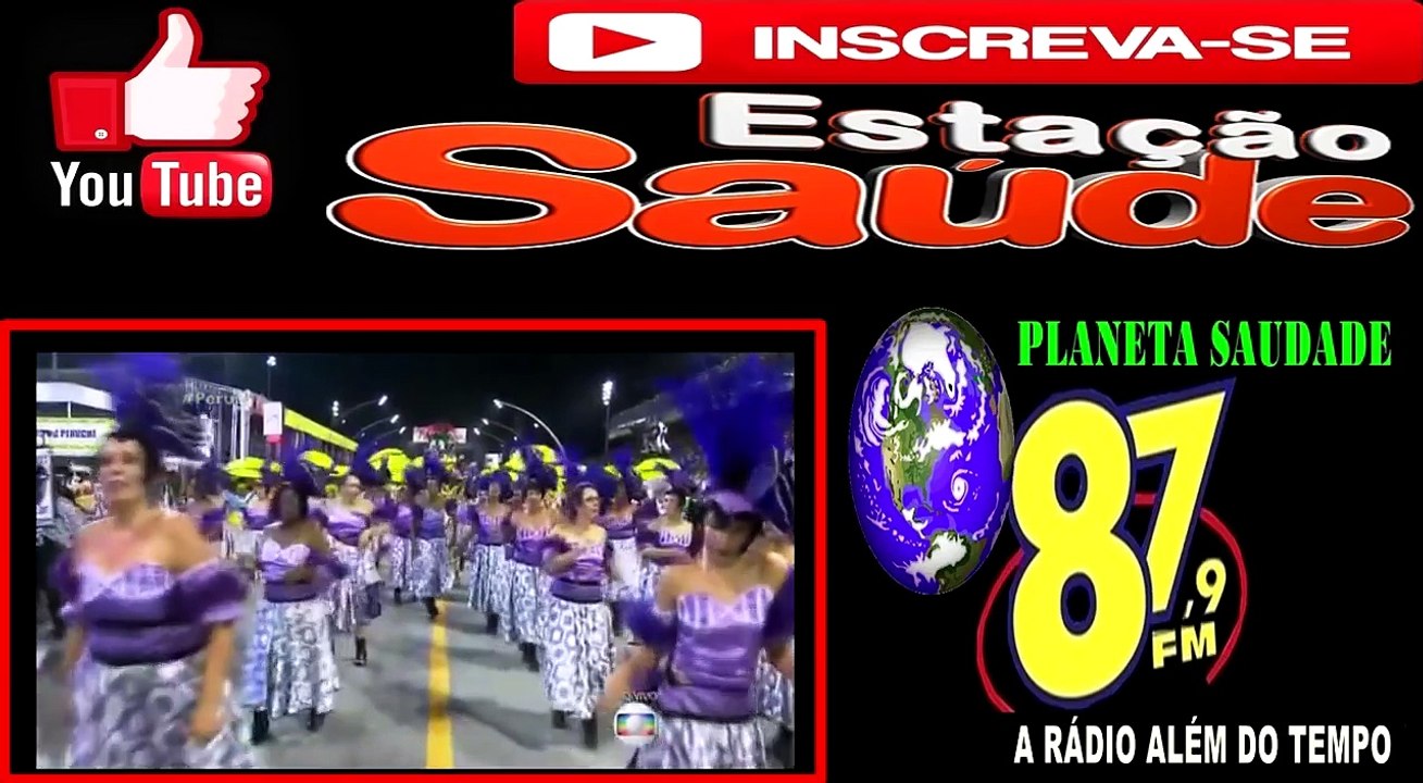 Ju Isen no momento exato em que tira a roupa em desfile da Unidos da Peruche