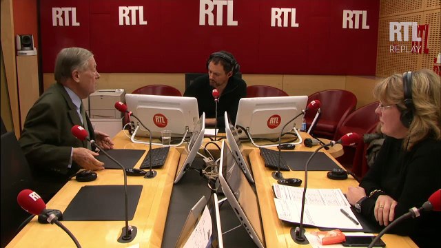 Les syndicats n'ont pas encore gagné la bataille de la mobilisation, mais le gouvernement a déjà perdu la bataille de la communication , estime Alain Duhamel